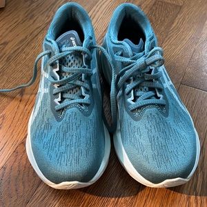 ASICS Novablast 3 - Women’s Size 8